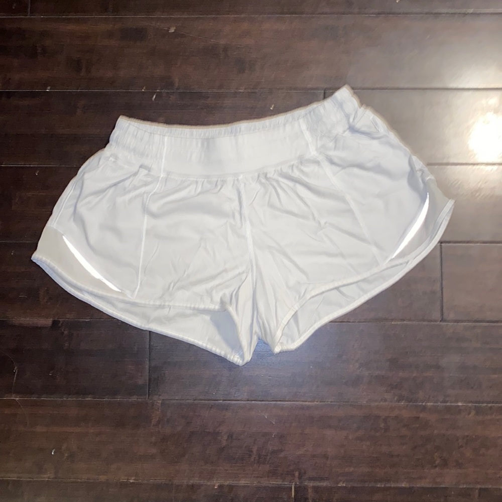 LuluLemon Hotty Hot Shorts 2.5 inch. White. Size 8.